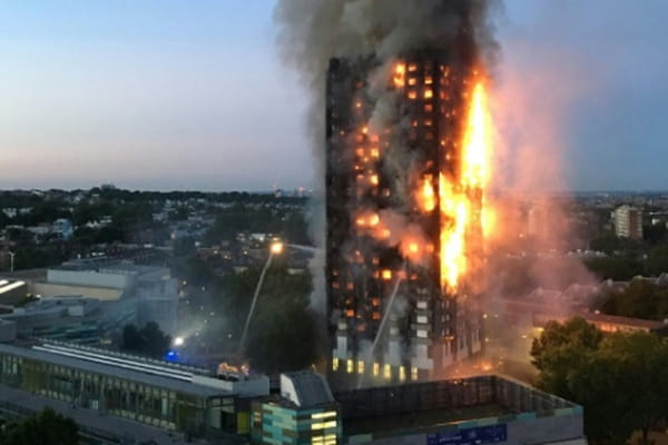 Les photos de l'incendie de la Grenfell Tower, à Londres - Incendie de Londres ©Natalie OXFORD / afp.com