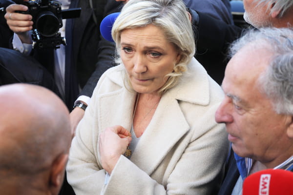 Marine Le Pen rend visite aux soignants de Mulhouse et fait des promesses pour l'hôpital public - Marine Le Pen - Présidentielle 2022 ©SICCOLI PATRICK/SIPA Marine Le Pen rend visite aux soignants de Mulhouse et fait des promesses pour l'hôpital public - Marine Le Pen - Présidentielle 2022 ©SICCOLI PATRICK/SIPA
