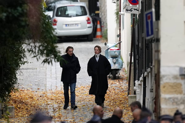 Two of Nicolas Sarkozy's sons leave his home - Sarkozy released from prison ©