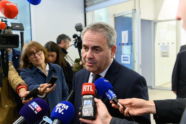 Qu'est-ce que la prime au travail que veut mettre en place Xavier Bertrand s'il est élu ? - Xavier Bertrand - Présidentielle 2022 ©Jacques Witt/SIPA Qu'est-ce que la prime au travail que veut mettre en place Xavier Bertrand s'il est élu ? - Xavier Bertrand - Présidentielle 2022 ©Jacques Witt/SIPA