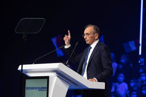Eric Zemmour charge Emmanuel Macron et se dédouane des violences de Villepinte - Éric Zemmour ©WITT / ACCORSINI/SIPA Eric Zemmour charge Emmanuel Macron et se dédouane des violences de Villepinte - Éric Zemmour ©WITT / ACCORSINI/SIPA