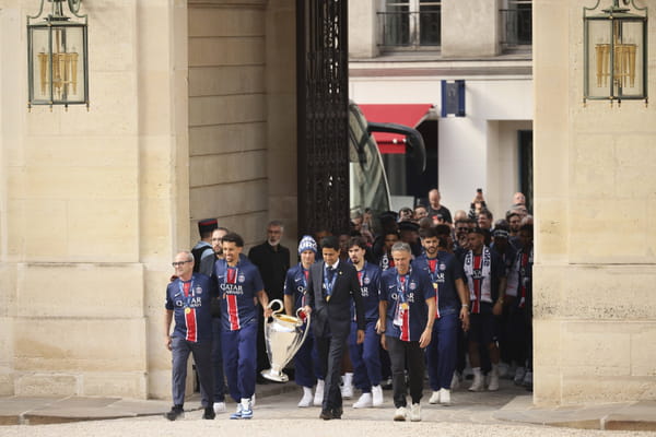 L'arrivée du PSG à l'Élysée ! - Défilé du PSG à Paris © L'arrivée du PSG à l'Élysée ! - Défilé du PSG à Paris ©