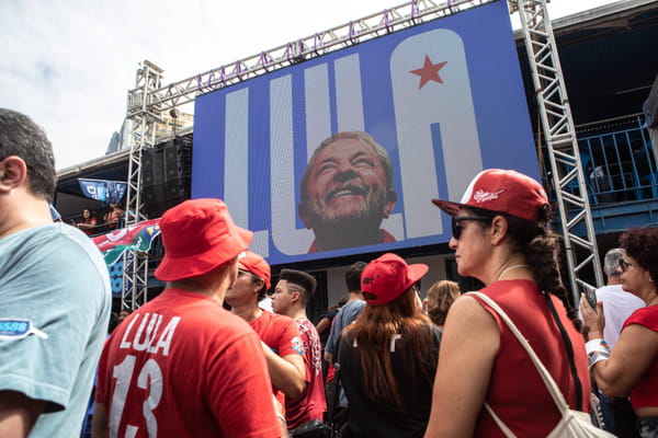 Lula en tête mais talonné par Bolsonaro, les résultats du 1er tour de la présidentielle au Brésil - Election présidentielle au Brésil ©CORTES/ZEPPELIN/SIPA