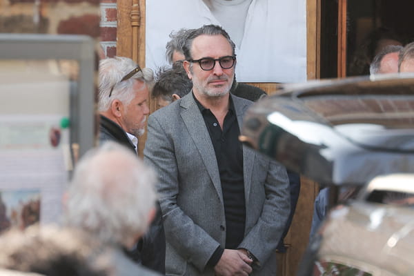 Jean Dujardin ému aux obsèques de Bruno Salomone - Obsèques de Bruno Salomone ©Berzane Nasser/ABACA Jean Dujardin ému aux obsèques de Bruno Salomone - Obsèques de Bruno Salomone ©Berzane Nasser/ABACA