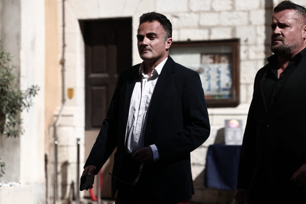Laurent Amar accompagn&eacute; "d'un ami garde du corps" lors des obs&egrave;ques de Loana ? - Obsèques de Loana &copy;