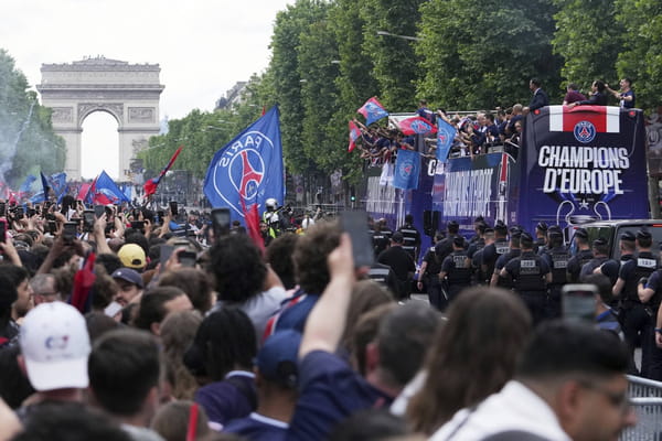 Retour sur la parade - Défilé du PSG à Paris © Retour sur la parade - Défilé du PSG à Paris ©