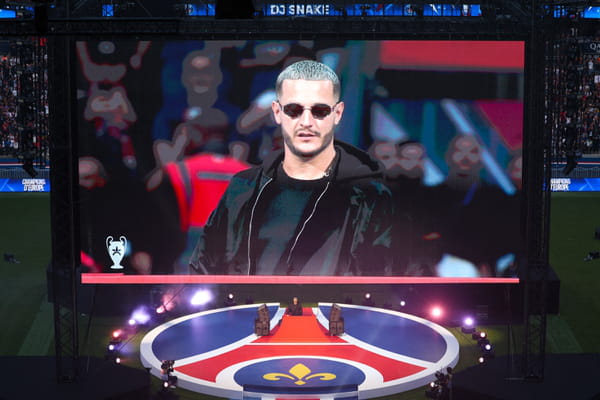 DJ Snake a mis le feu ! - Défilé du PSG à Paris © DJ Snake a mis le feu ! - Défilé du PSG à Paris ©