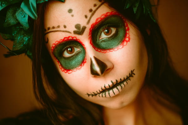 Le maquillage d'Halloween de La Catrina - Halloween ©Elvira / Adobe Stock Le maquillage d'Halloween de La Catrina - Halloween ©Elvira / Adobe Stock